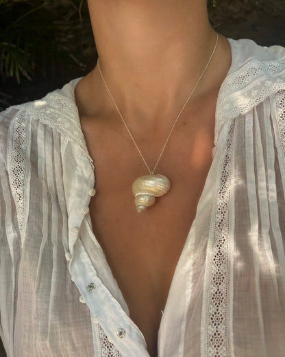 Collar de moluscos