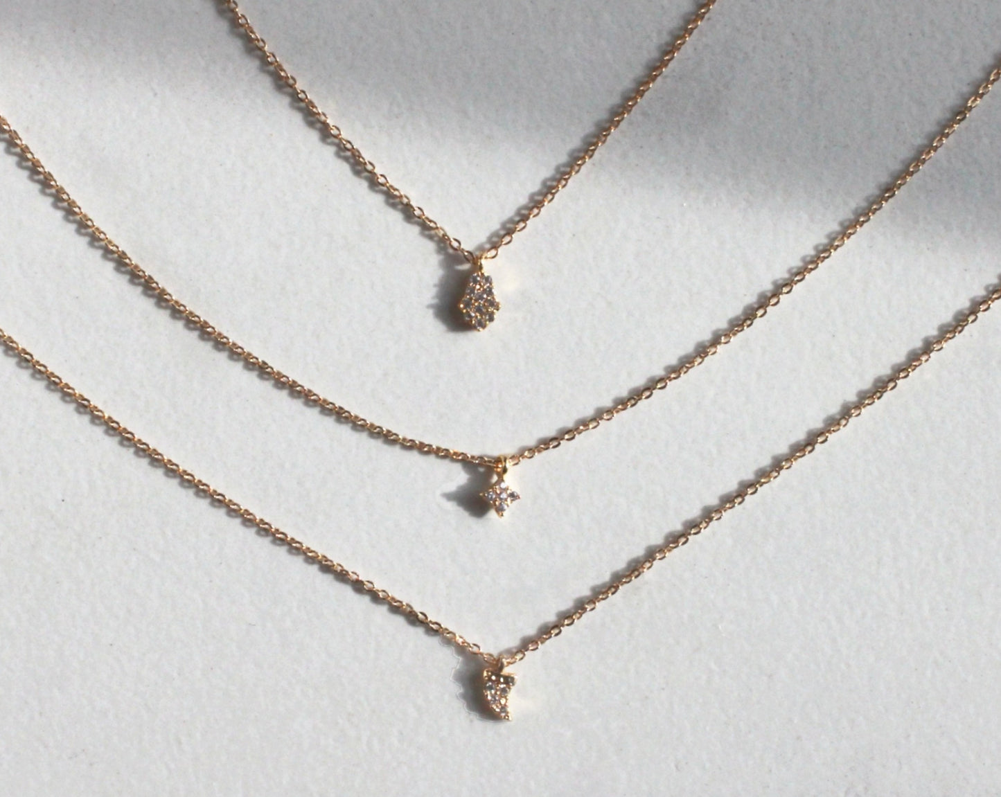 Collar con dije de circonita cúbica pequeña